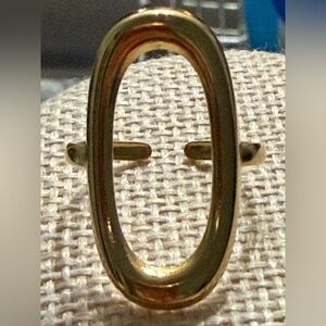 Elegant Gold Oval Ring